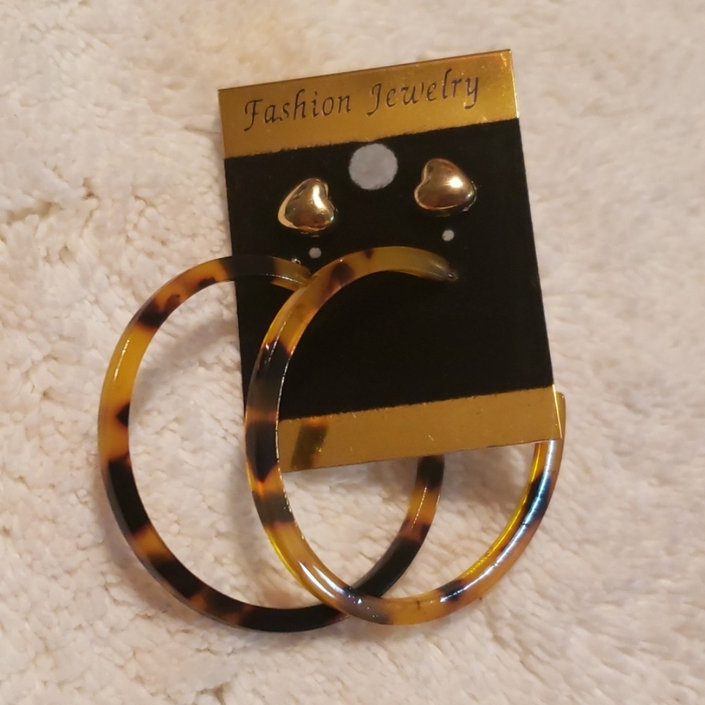 💎HEART SHAPED STUDS AND HOOPS💎 - Picture 3 of 4